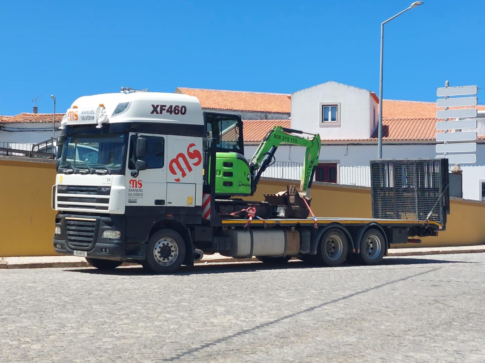 camiao-porta-maquinas-rígido-3-eixos-equipado-rampa-guincho (1)