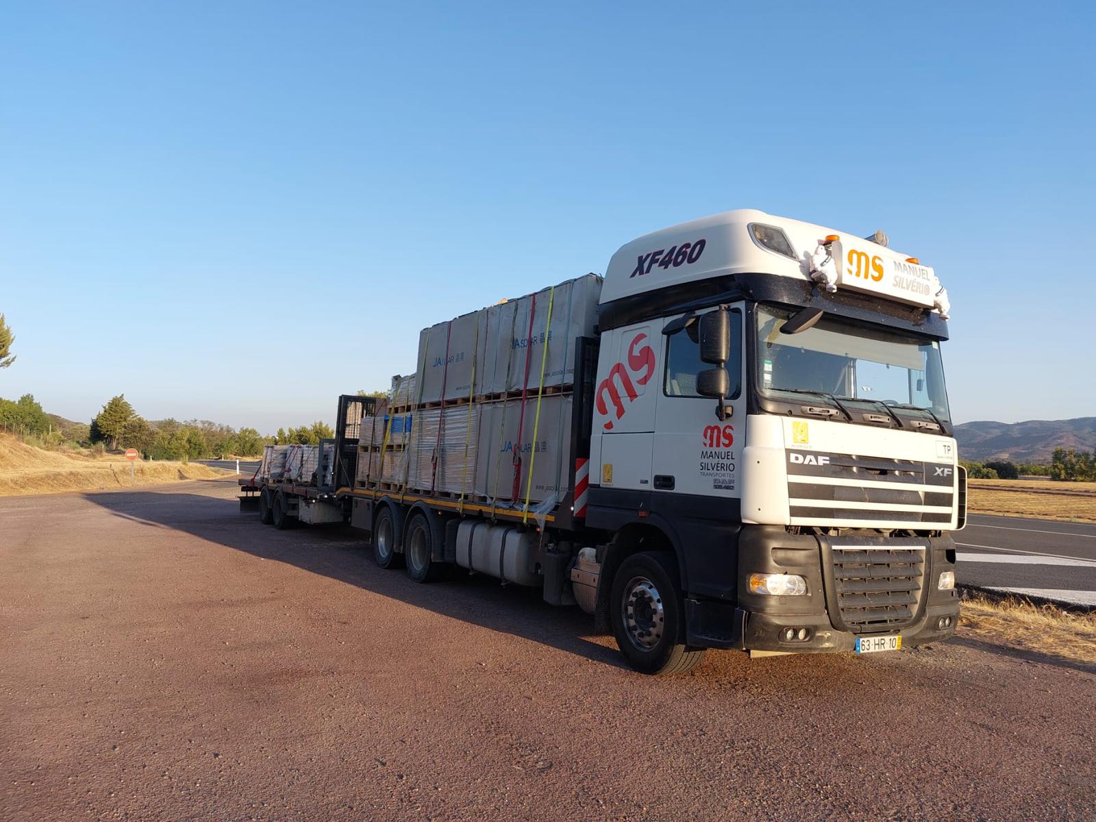 camiao-porta-maquinas-rígido-3-eixos-equipado-rampa-guincho (2)