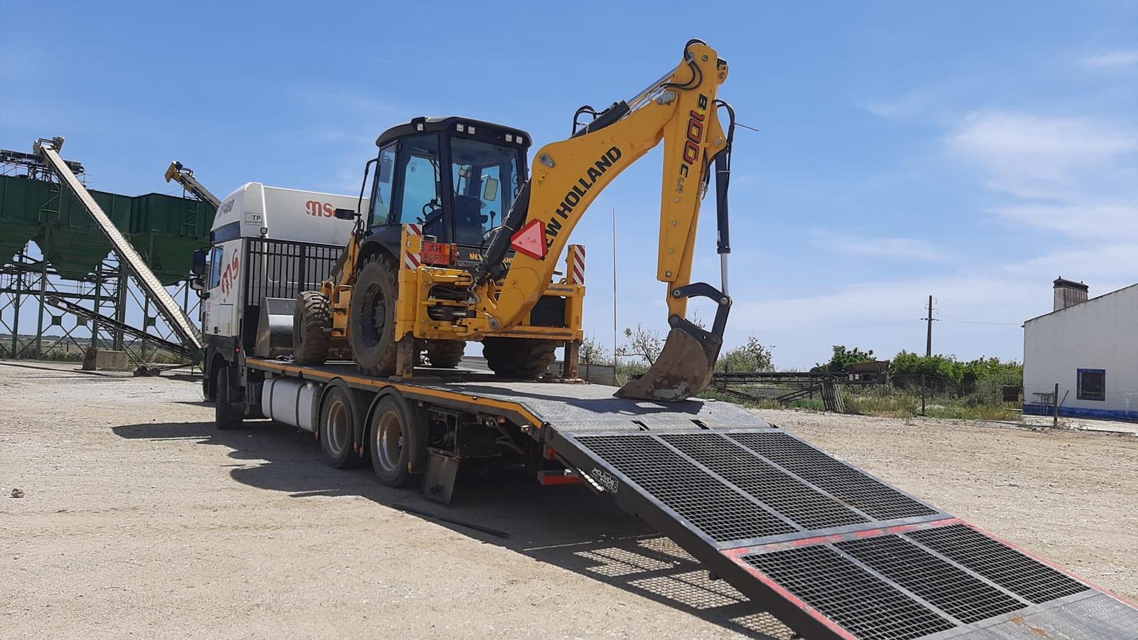 camiao-porta-maquinas-rígido-3-eixos-equipado-rampa-guincho (4)
