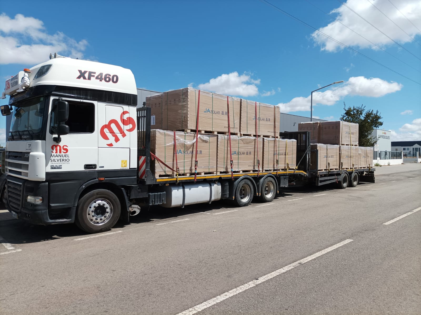 camiao-porta-maquinas-rígido-3-eixos-equipado-rampa-guincho (5)